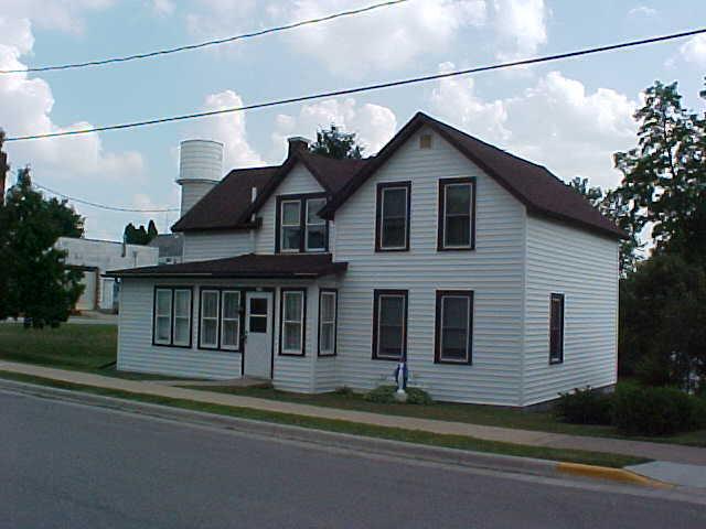 711 Kenyon St., Cashton, WI 54619