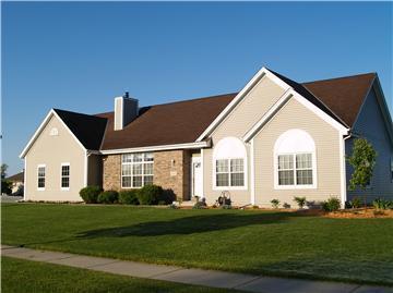 633 Two Rivers Dr., Mukwonago, WI 53149