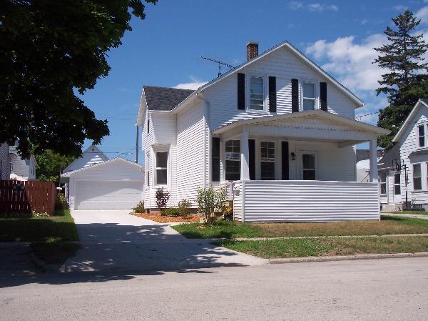 1014 S 17th St., Manitowoc, WI 54220