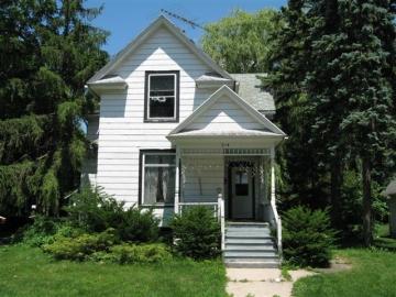 214 Randall Pl, Elkhorn, WI 53121