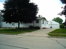 1131 S 36th St., Manitowoc, WI 54220