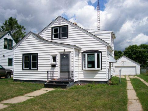 1714 75th St, Kenosha, WI 53143