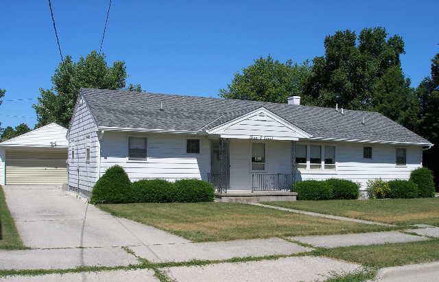 908 Raton Ct., Manitowoc, WI 54220