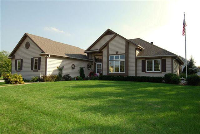 1607 Legend Hill Ln., Waukesha, WI 53189