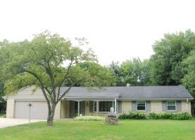 2401 W Daphne Rd., Glendale, WI 53209