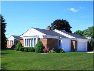 3924 Lighthouse Dr, Racine, WI 53402