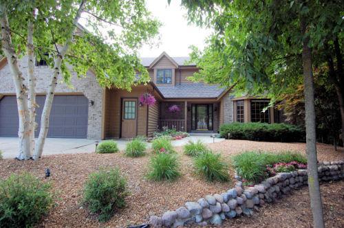 3607 S 123rd St., Greenfield, WI 53228