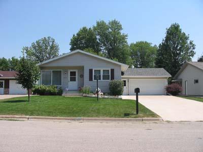 2827 Brook Ct, La Crosse, WI 54601