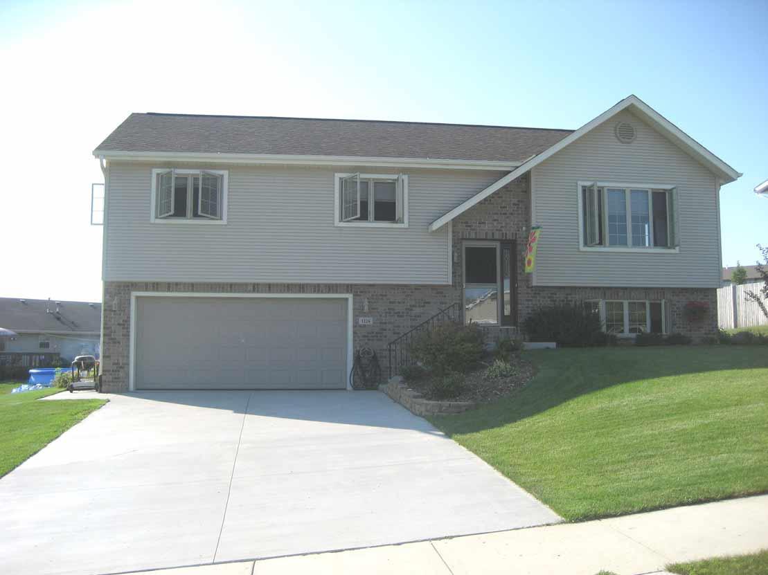 1226 Firethorn Dr., West Bend, WI 53090