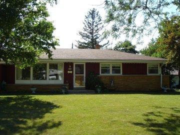 5303 Mansfield Dr., Greendale, WI 53129