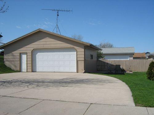 891 Lois Ct., Hartford, WI 53027