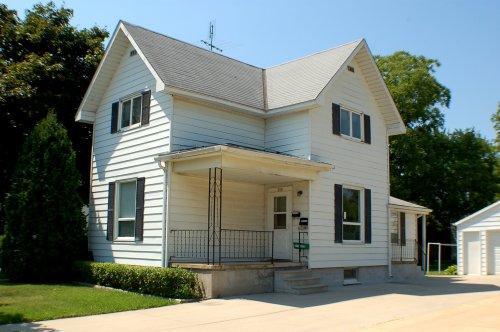 208 S Franklin St., Oconomowoc, WI 53066