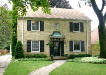 2567 N 97th St., Wauwatosa, WI 53226