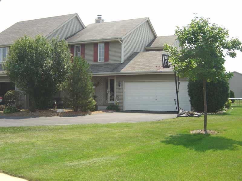 621 Elly's Way, Slinger, WI 53086