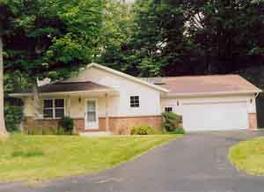 118 Manor Ct., Slinger, WI 53086