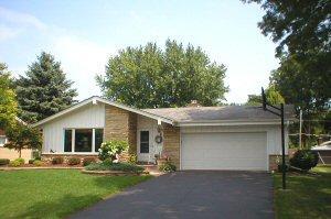 5341 Evergreen Ct, Caledonia, WI 53402