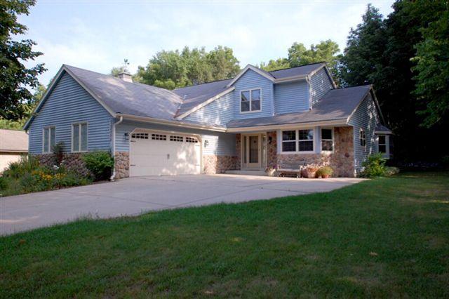 12600 Meadow Dr., Elm Grove, WI 53122