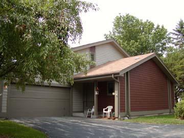 4943 S Imperial Cir., Greenfield, WI 53220