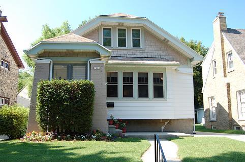 1516 E Olive St, Shorewood, WI 53211