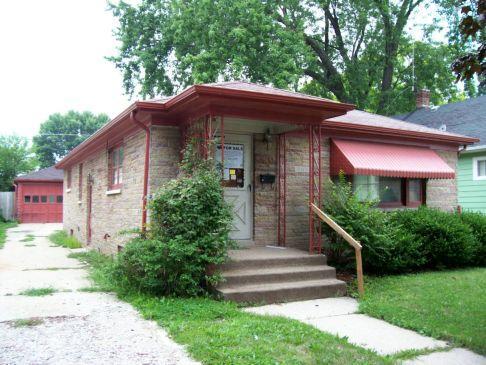 2112 Summit Ave., Racine, WI 53404