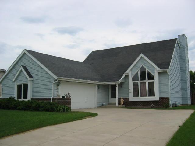 8190 S Glenfield Dr., Oak Creek, WI 53154