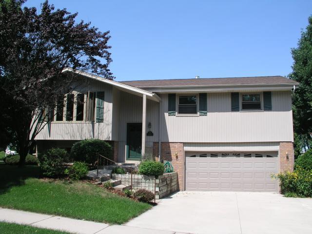 640 Cabrini Cir, West Bend, WI 53095