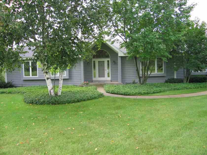 W338S9740 Red Brae Dr., Mukwonago, WI 53149