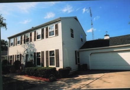 1724 Ahrens Ct., Manitowoc, WI 54220