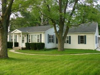 1252 W Wisconsin Ave., Oconomowoc, WI 53066