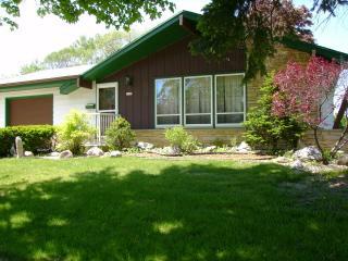 5137 Maplewood Dr., Greendale, WI 53129