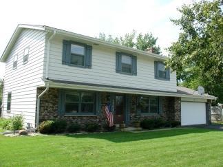 1701 Indianwood Ln, Waukesha, WI 53186