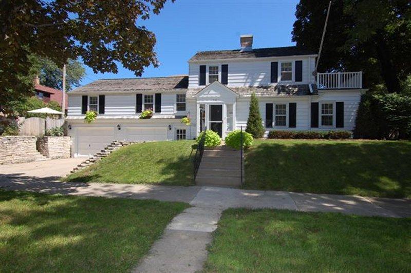 3800 N Newhall, Shorewood, WI 53211
