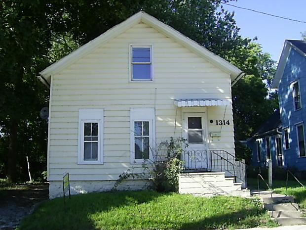 1314 Kewaunee, Racine, WI 53404