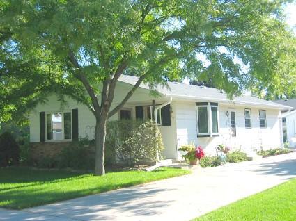 527 Greenmeadow Dr., Waukesha, WI 53188