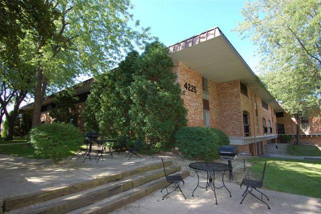 4225 W Rivers Edge Cir #3, Brown Deer, WI 53209