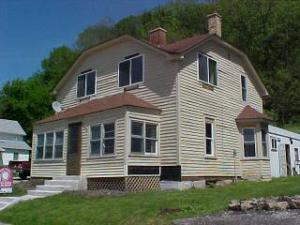 401 Upper Walnut St., Genoa, WI 54632