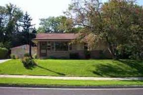 N85W14805 Macarthur Dr, Menomonee Falls, WI 53051