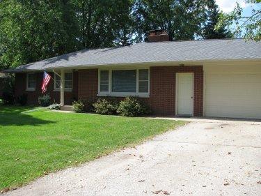 1320 Hickory Dr South, Waukesha, WI 53186