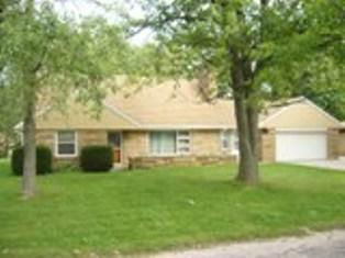 5544 S 42nd St, Greenfield, WI 53221