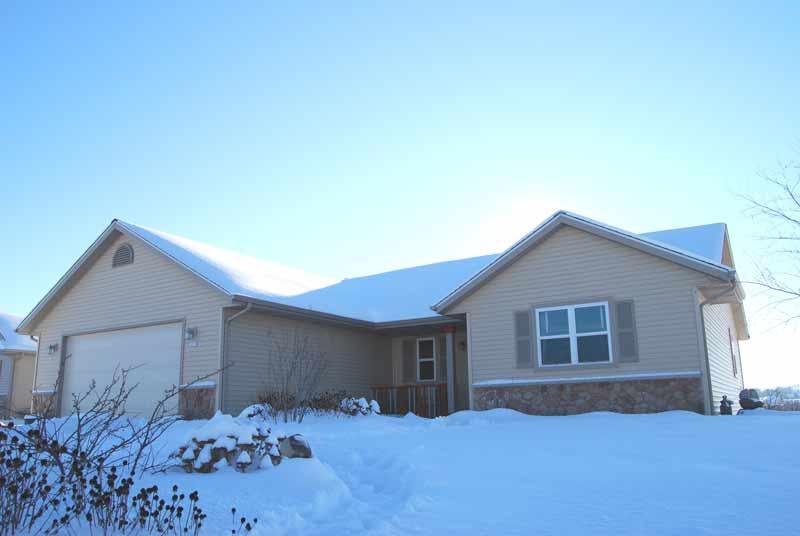 1271 Chippewa Dr., Hartford, WI 53027
