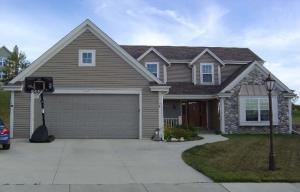 1605 Auburn Ct, Waukesha, WI 53189