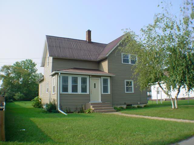 100 7th St., Clintonville, WI 54929