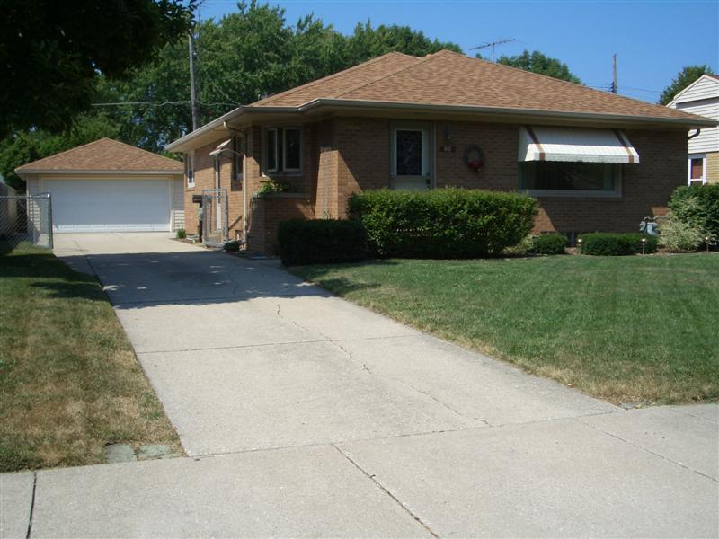 812 Carlton Dr., Racine, WI 53402