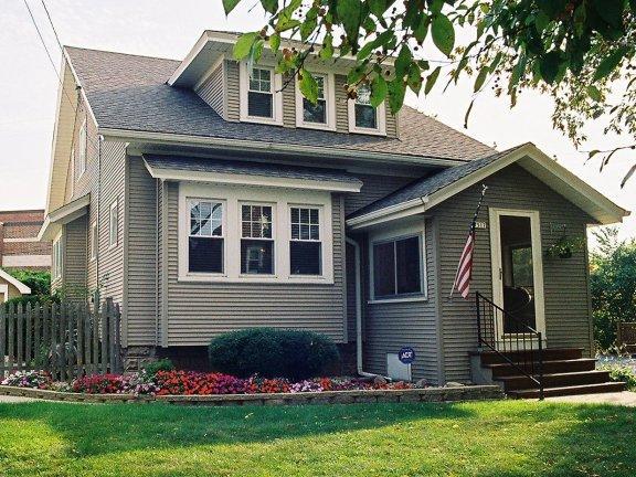 7517 Lincoln Pl., Wauwatosa, WI 53213