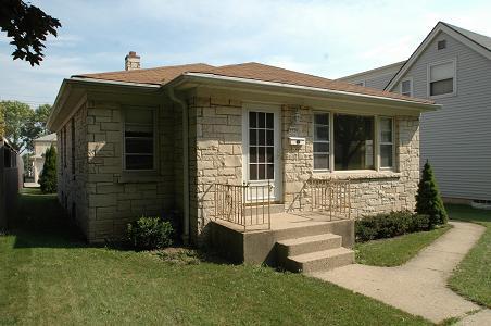 3328 W Poe St, Milwaukee, WI 53215