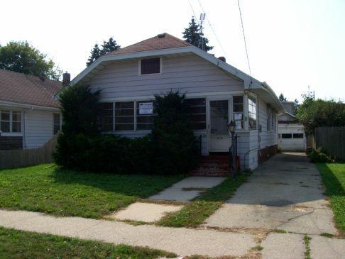 2111 73rd St, Kenosha, WI 53143