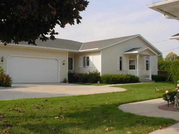 2101 Sharon Ln., Manitowoc, WI 54220