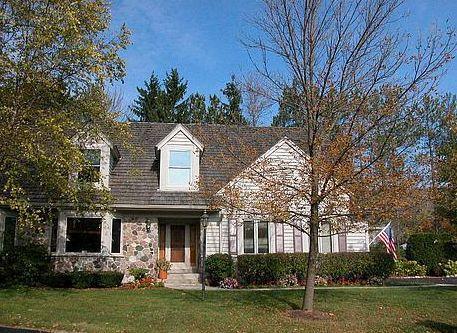 1634 W Pinewood Ct., Mequon, WI 53092