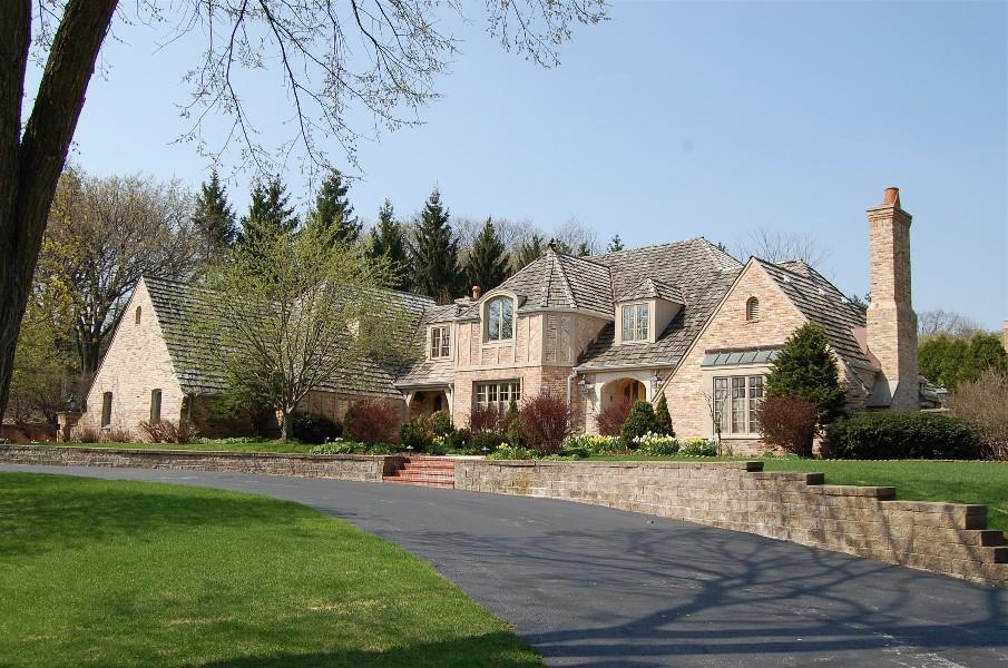 1205 Greenway Ter, Elm Grove, WI 53122