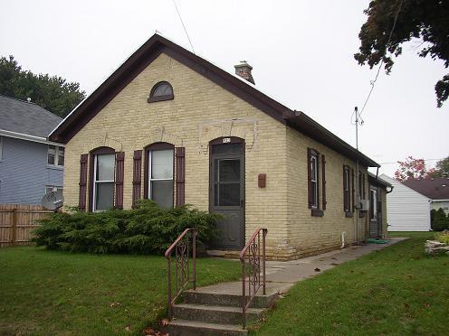 923 S 24th St., Manitowoc, WI 54220